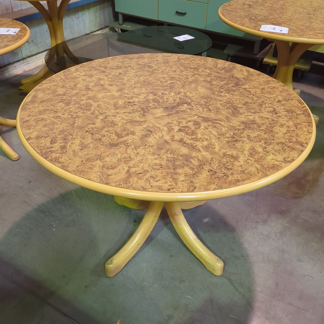 Table en bois grande taille